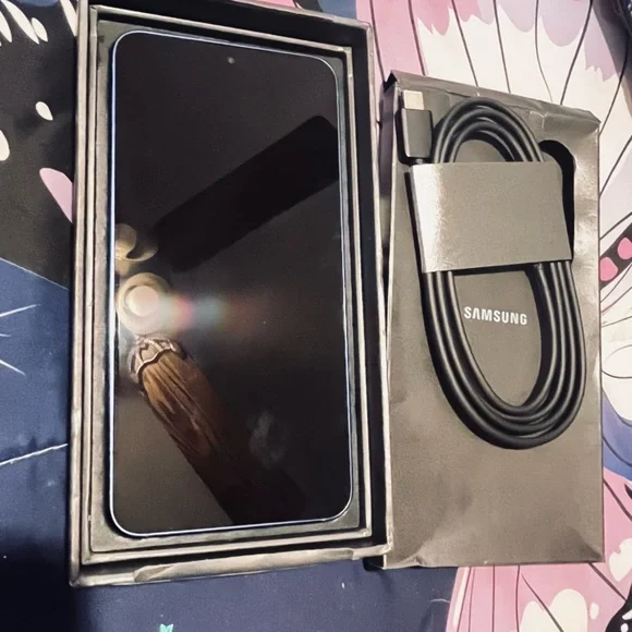 NWT⭐️ SAMSUNG GALAXY S25⭐️